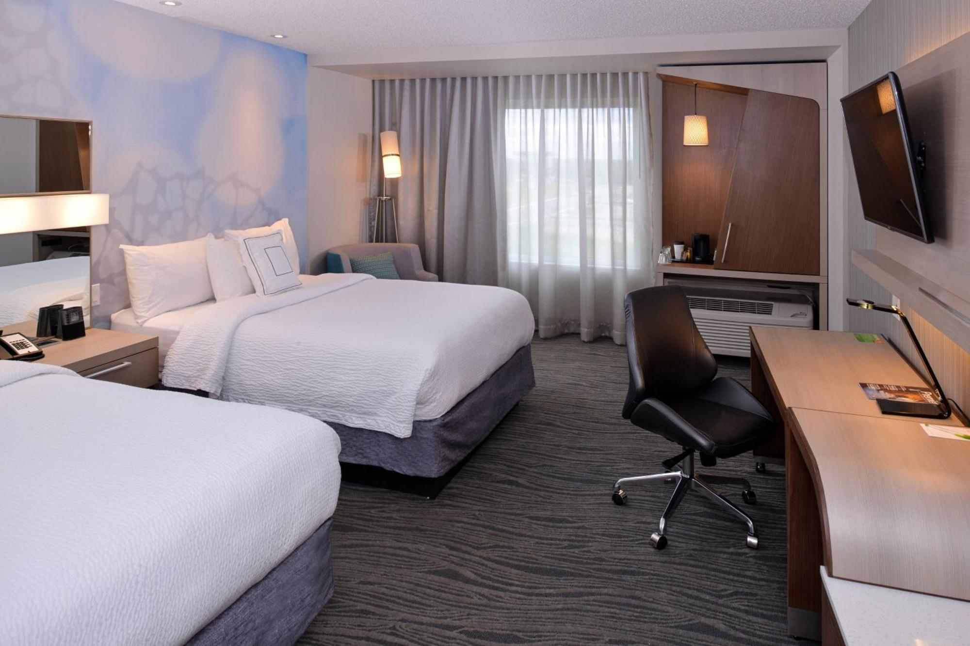 Готель Courtyard By Marriott Saskatoon Airport Екстер'єр фото